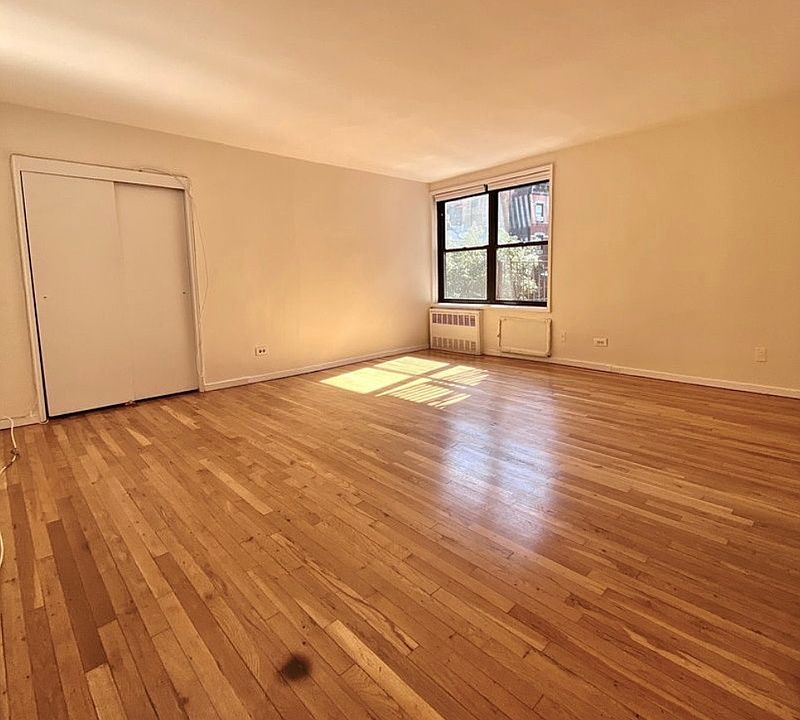 1st image of 165 Christopher St APT 3V
