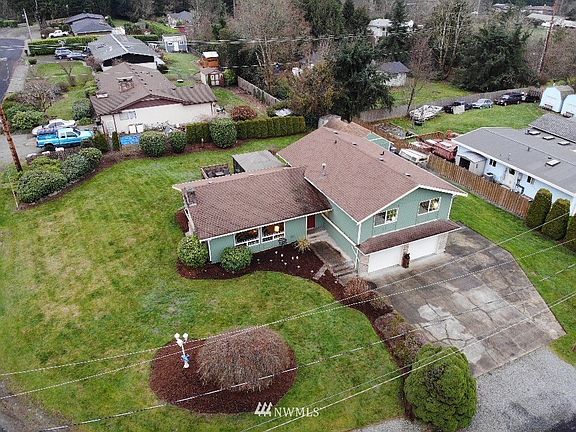 You're going to love this home in desirable Edgewood!