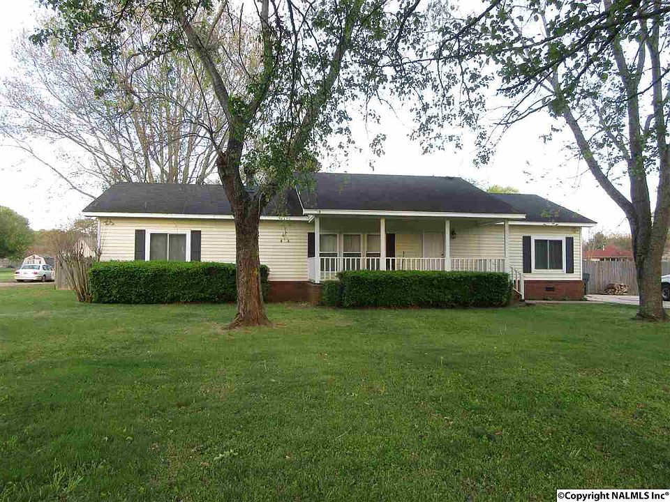1st image of 33 Dee Ann Rd