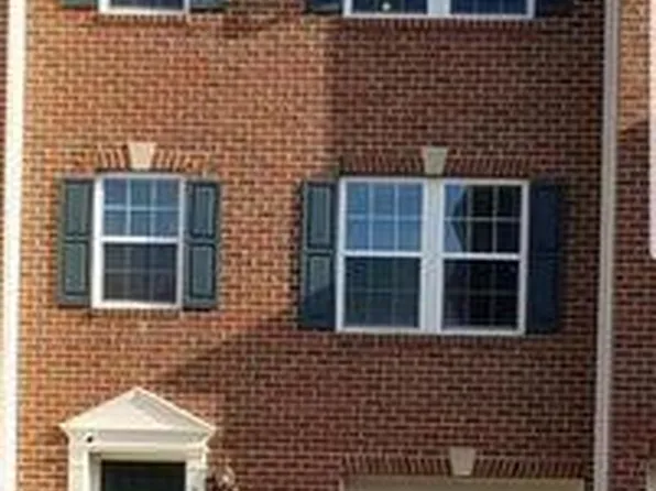 33 Don Quixote Dr, Charles Town, WV 25414