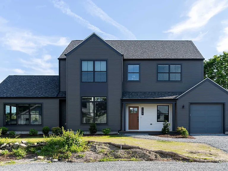 557 Bristol Ferry Rd #A — Photo 1