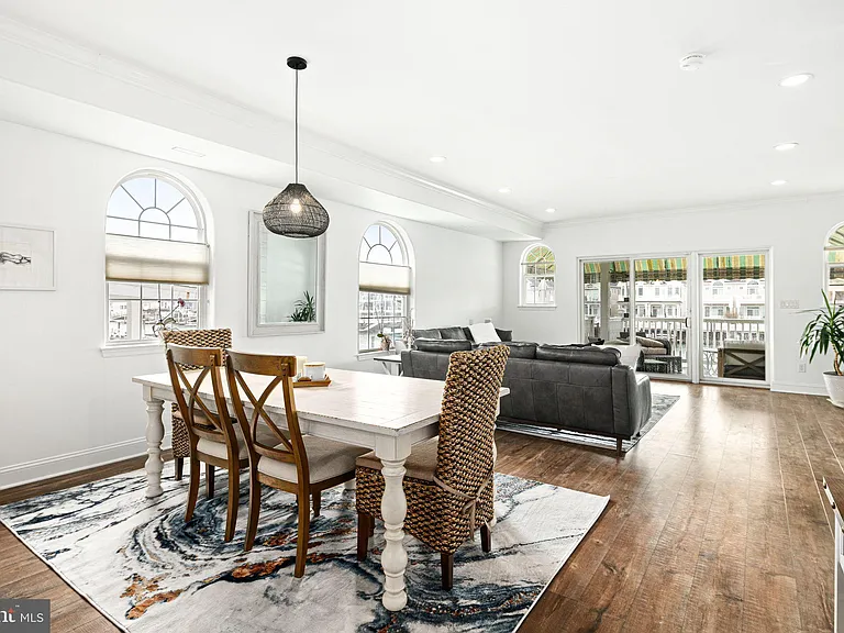 536 W Montgomery Ave — Photo 17