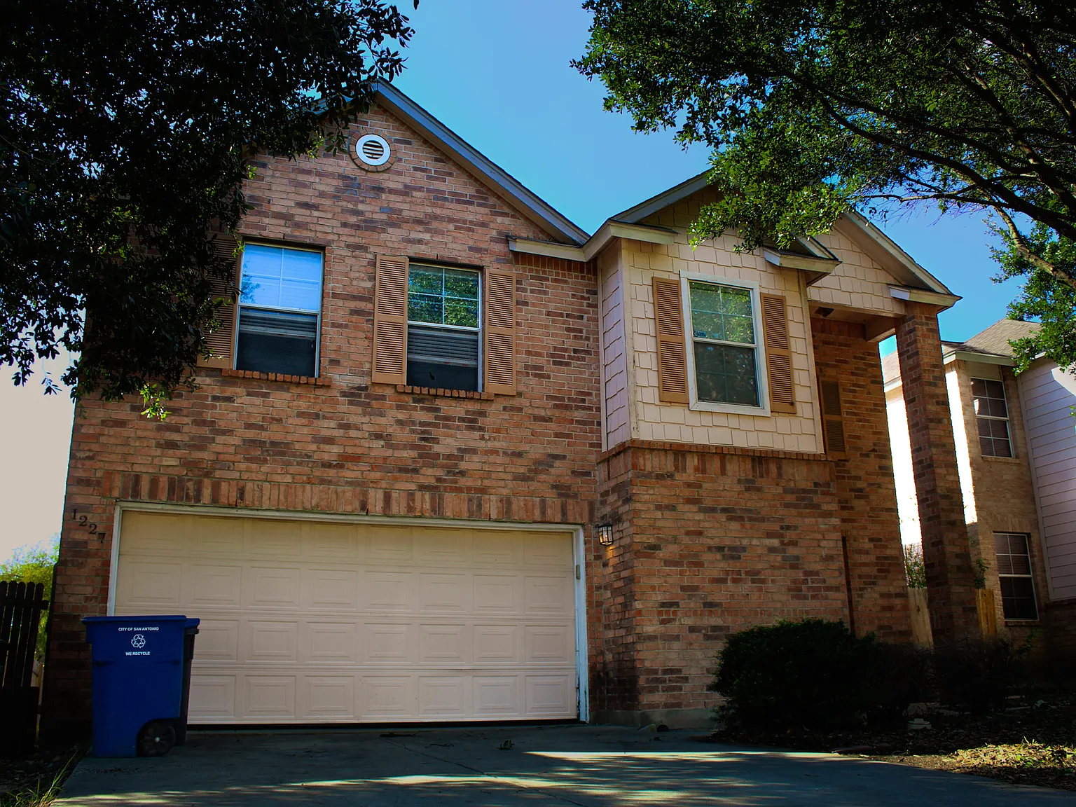 3 bed, 2496 sqft, $1,800 — Photo 1