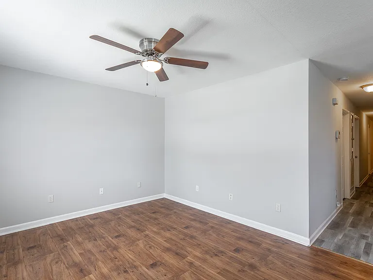 1621 Oak St — Photo 26