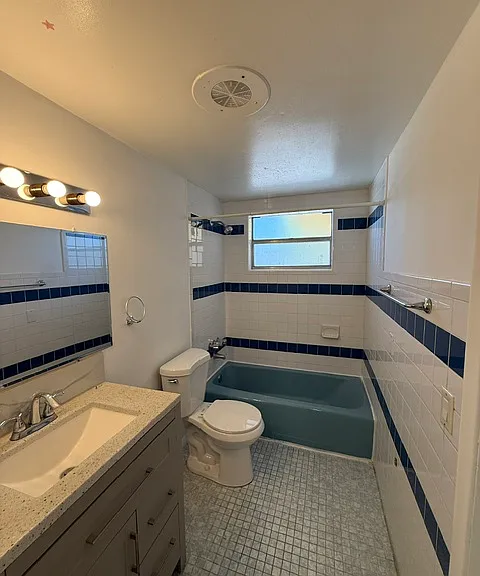 1020 N 18th Ct #201 — Photo 23