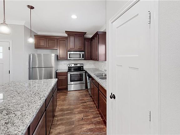4th image of 1102 Oney Hervey Dr