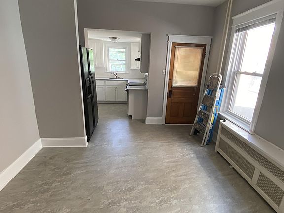 5th image of 409 N Lincoln St #1
