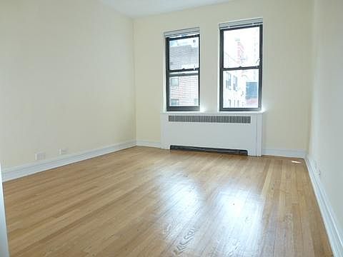2nd image of 212 W 44th St