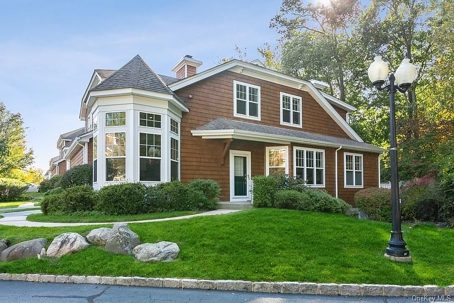 1st image of 31 Wyldwood Dr