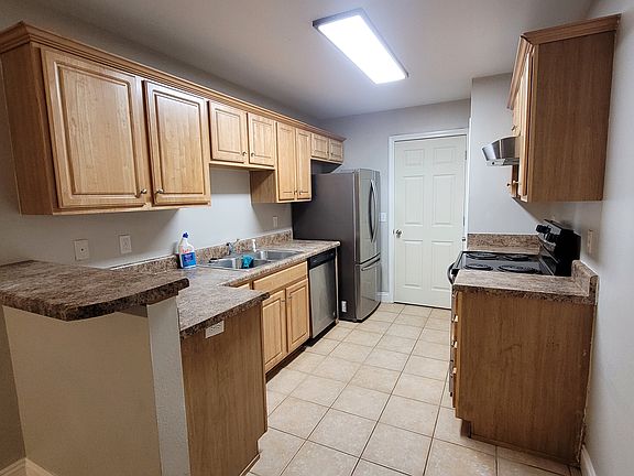 4th image of 2207 Jeannie St