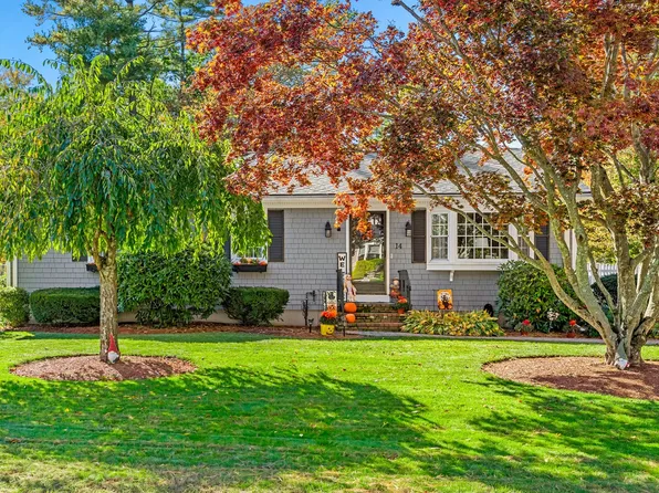 14 Joseph St, Acushnet, MA 02743