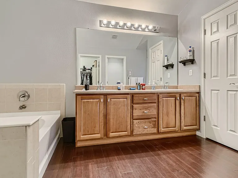 8377 Stonybridge Cir — Photo 20