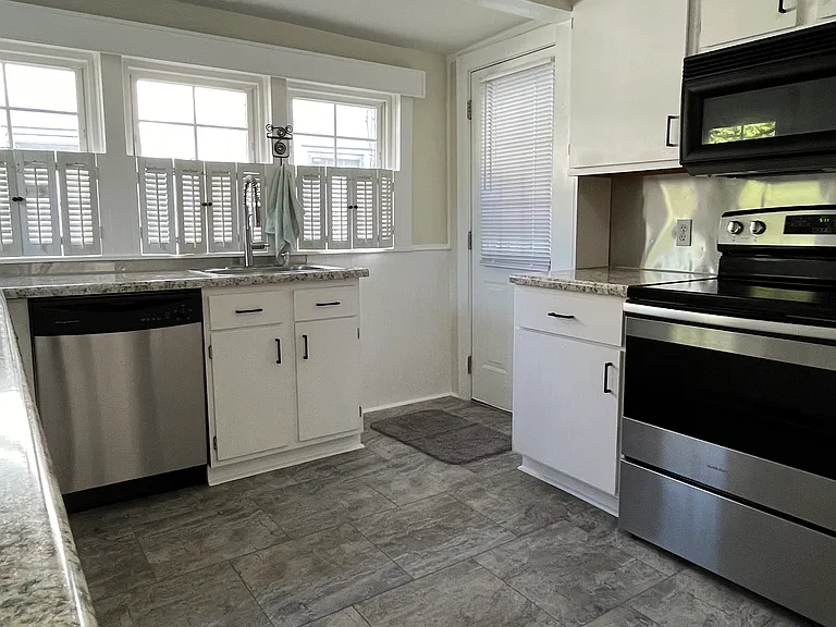 1315 General Lee Ave — Photo 8