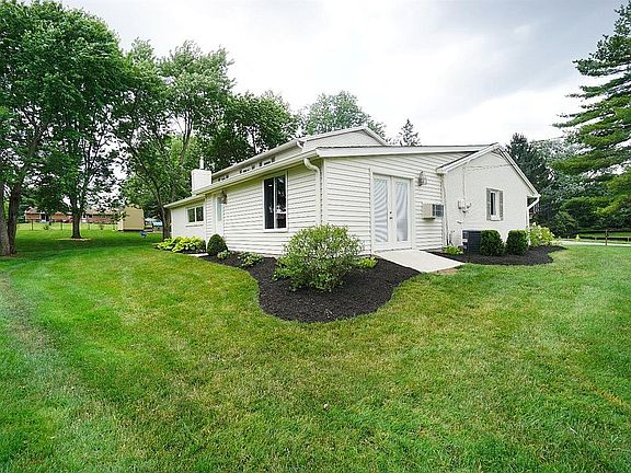 2nd image of 10430 Londonderry Ct