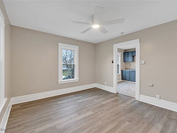 3rd image of 15008 Sylvia Ave