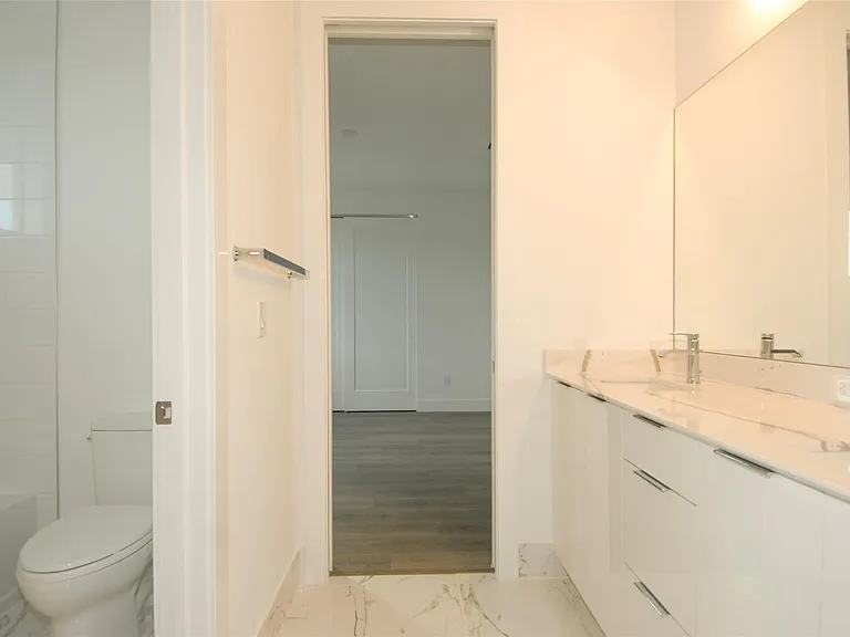 1435 SW 23rd St — Photo 16