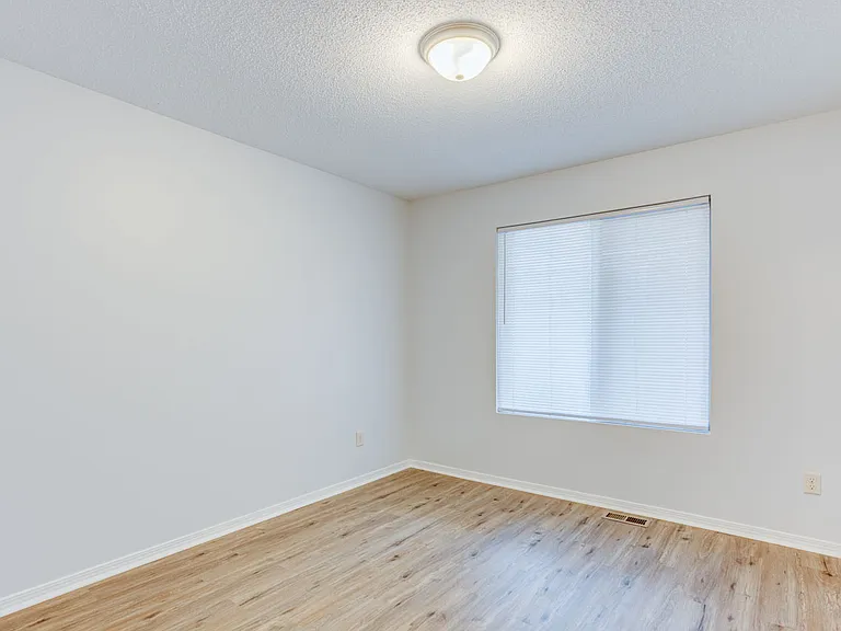 1048 E Karla Ave — Photo 16