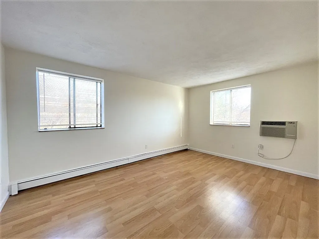 1 bed, 1.0 bath, 782 sqft, $2,400 — Photo 4