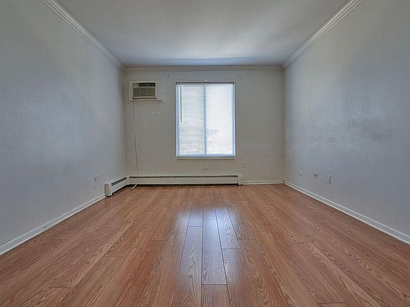3rd image of 1006 Centurion Ln APT 5