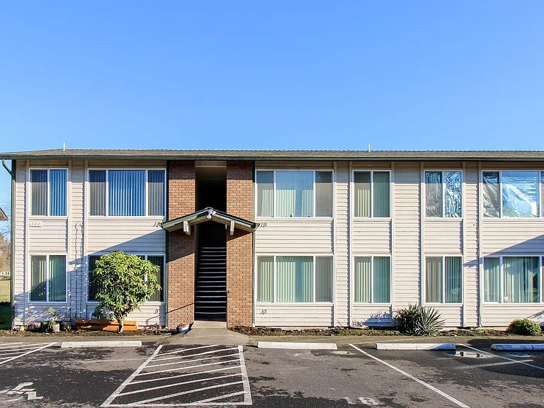 Apartment Complex ~ Murphy Manor — Photo 35