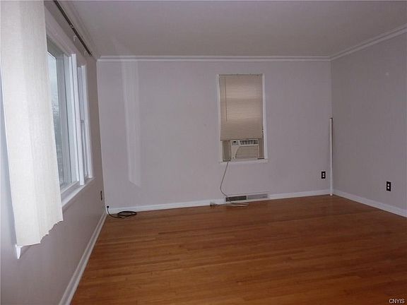 5th image of 170 Hood Ave