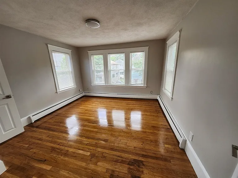 115 Clarence St #2 — Photo 11