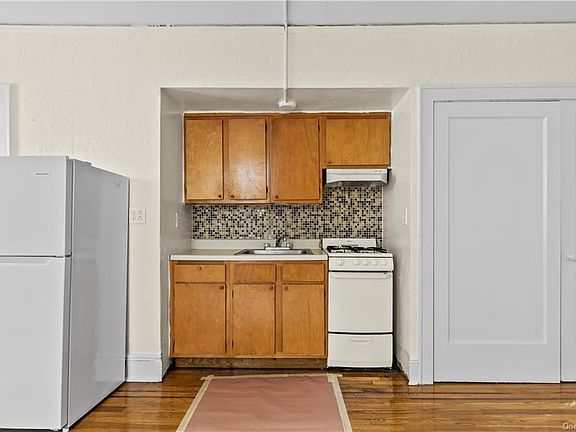 4th image of 30 Maple Ave #5I