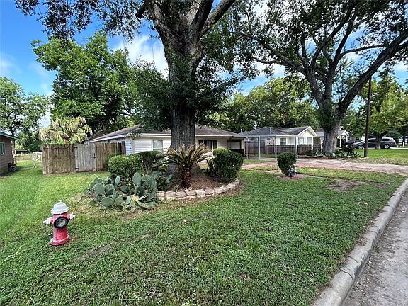 2nd image of 210 Baker Dr