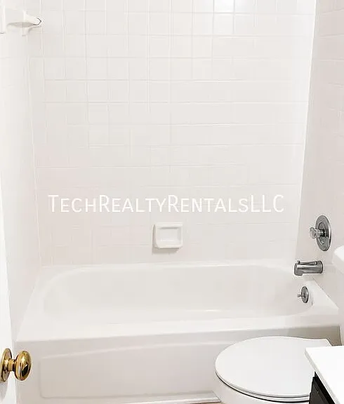 2557 Stockbridge Dr #B-1 — Photo 11