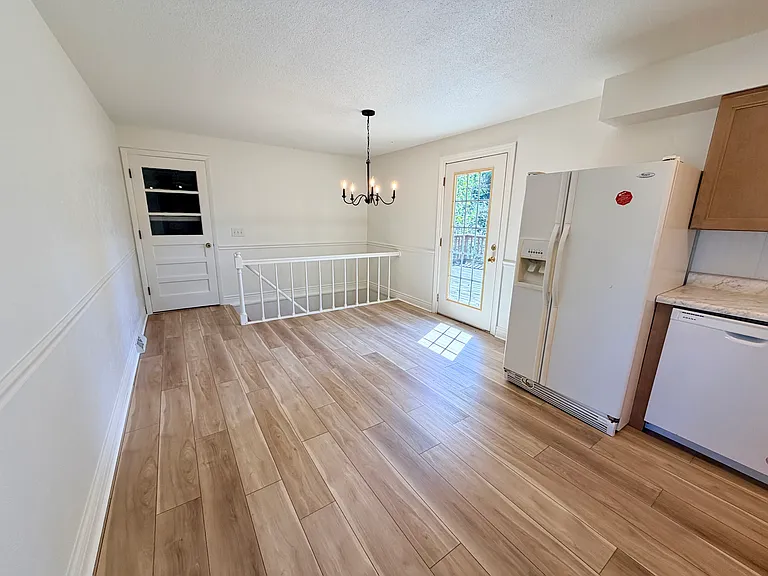 1827 Georgia St — Photo 6