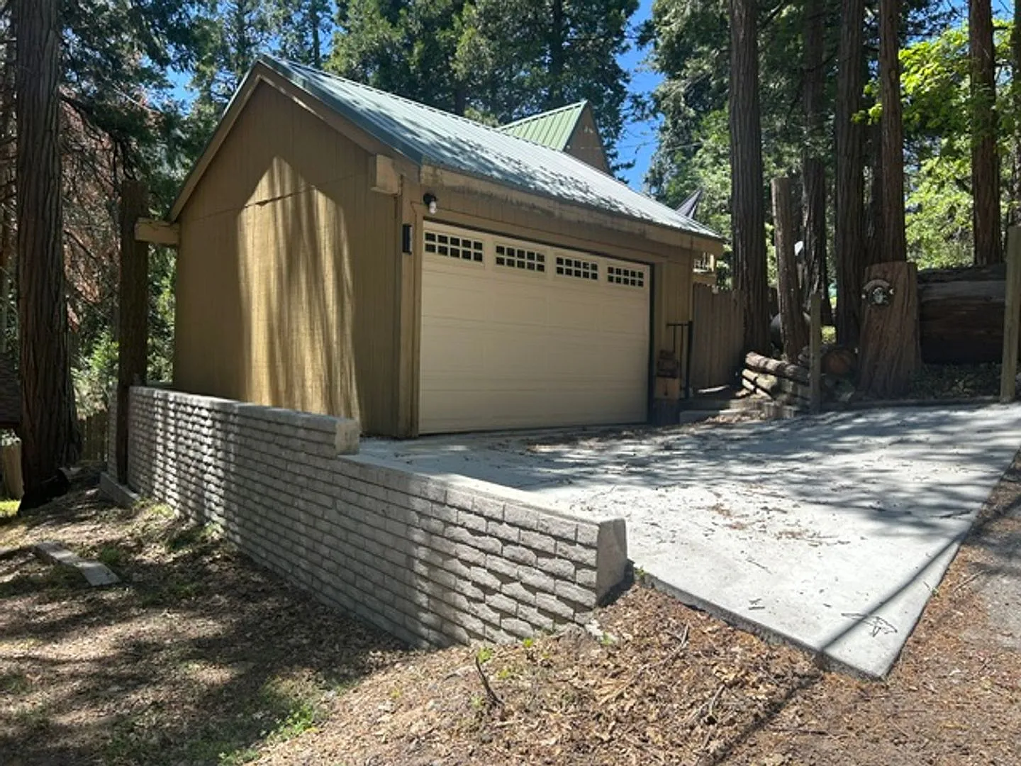Clean 2 Bedroom / 2 Bathroom Cabin in Alta Sierra. Available for immediate lease! — Photo 3