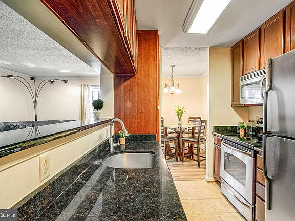4th image of 15639 Horseshoe Ln