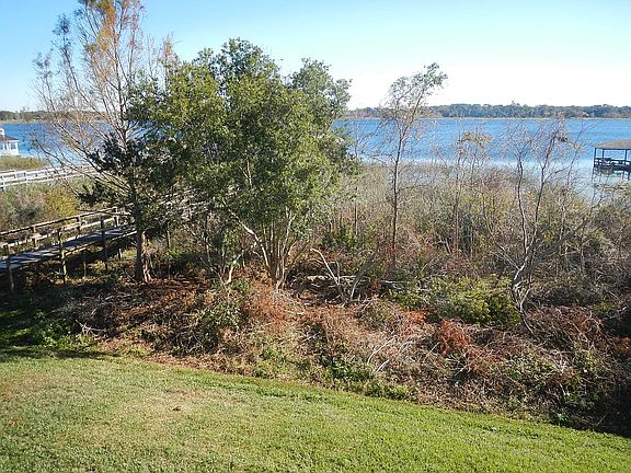 5th image of 1625 Lake Villa Dr