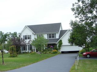 4980 Cliffside Dr E, Clarence, NY 14031