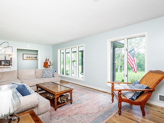5th image of 1423 Sullivan Ln