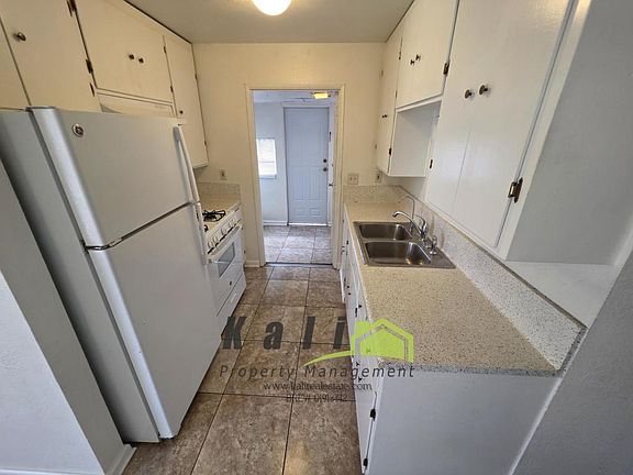 4th image of 2128 Flintridge Dr