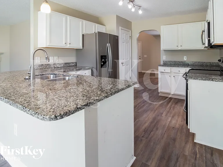 528 Beverly Dr — Photo 8