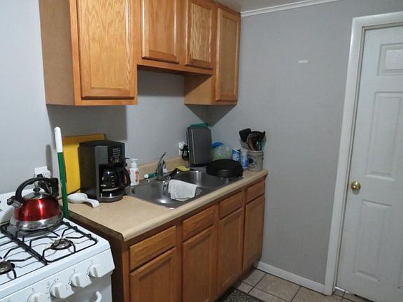 5th image of 416 & 418 Tawas St