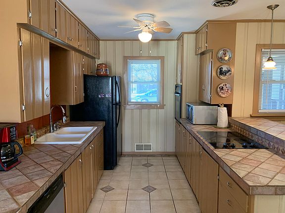 3rd image of 1622 Lawson Ln