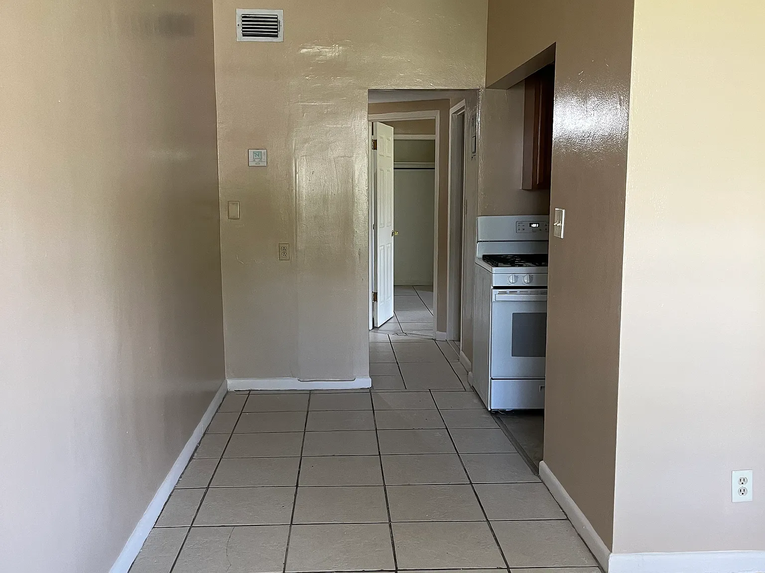 2 bed, 900 sqft, $1,299 — Photo 3