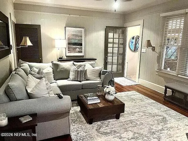 3 bed, 2.0 bath, 1800 sqft, $3,000 — Photo 3