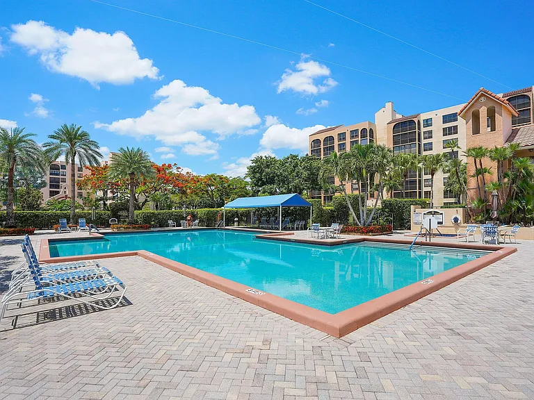 7201 Promenade Dr E #302 — Photo 40