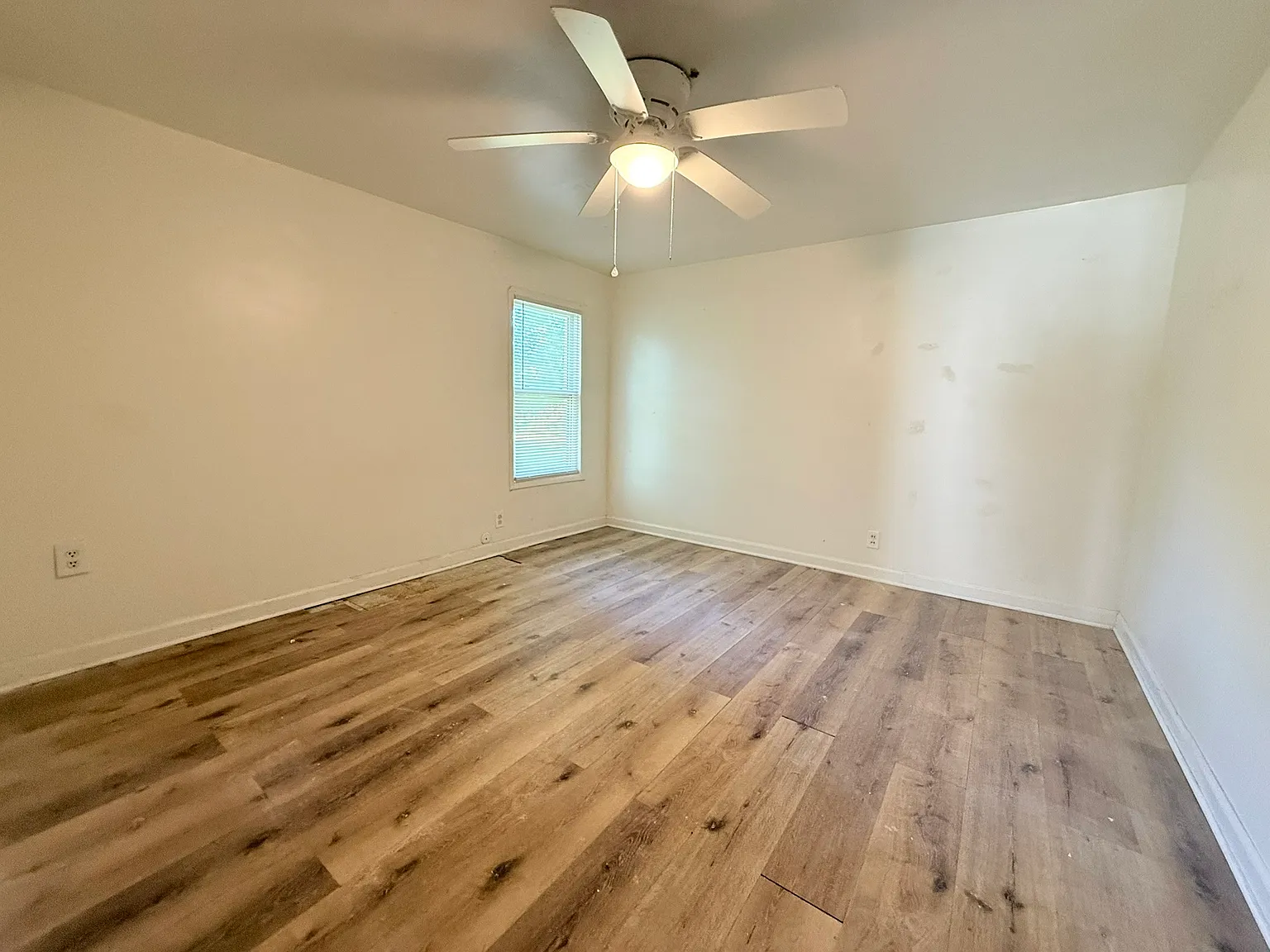 208 Moss Street - 1 — Photo 3