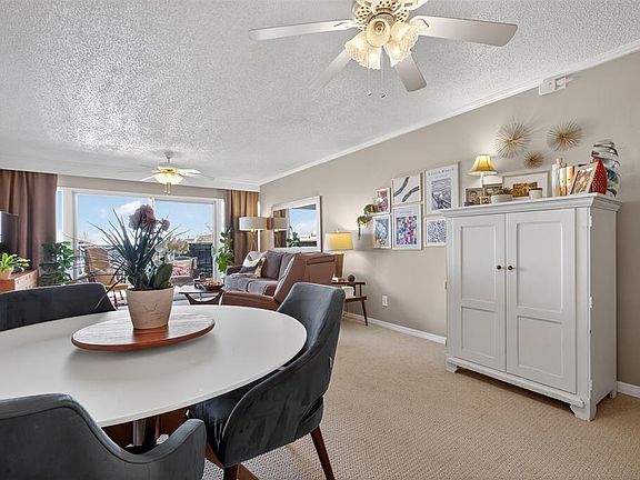 3rd image of 6100 N Brookline Ave APT 12