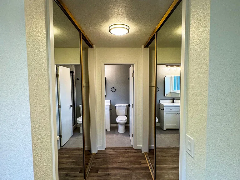 2604 Latham Dr — Photo 23