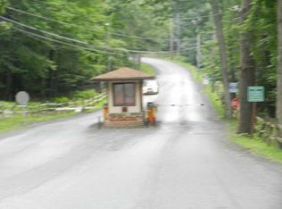 341 Sparrow Loop, Bushkill, PA 18324