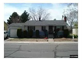 977 Belgrave Ave photo 1