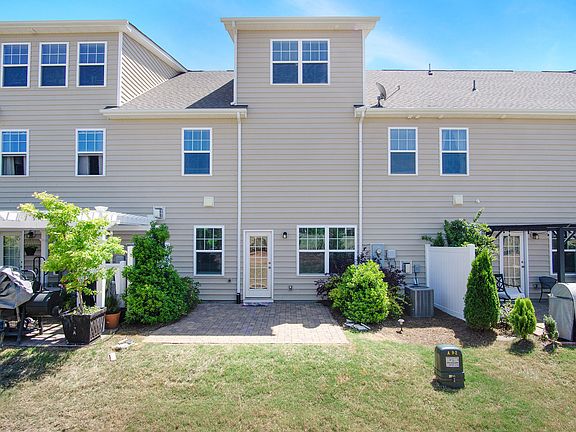 5th image of 108 Dellbrook St Unit D