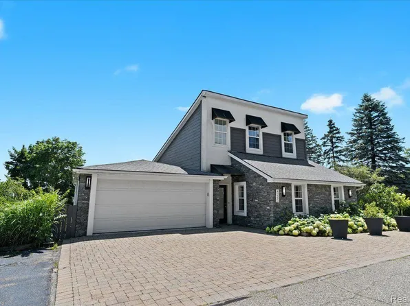 4265 Meyers Rd, Waterford, MI 48329