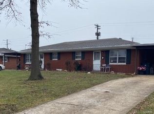 34 Queensway Dr, Belleville, IL